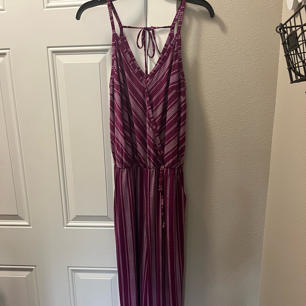 Women’s medium jumpsuit with pockets.